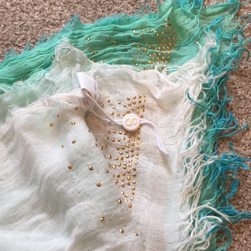 Real and white fade scarf